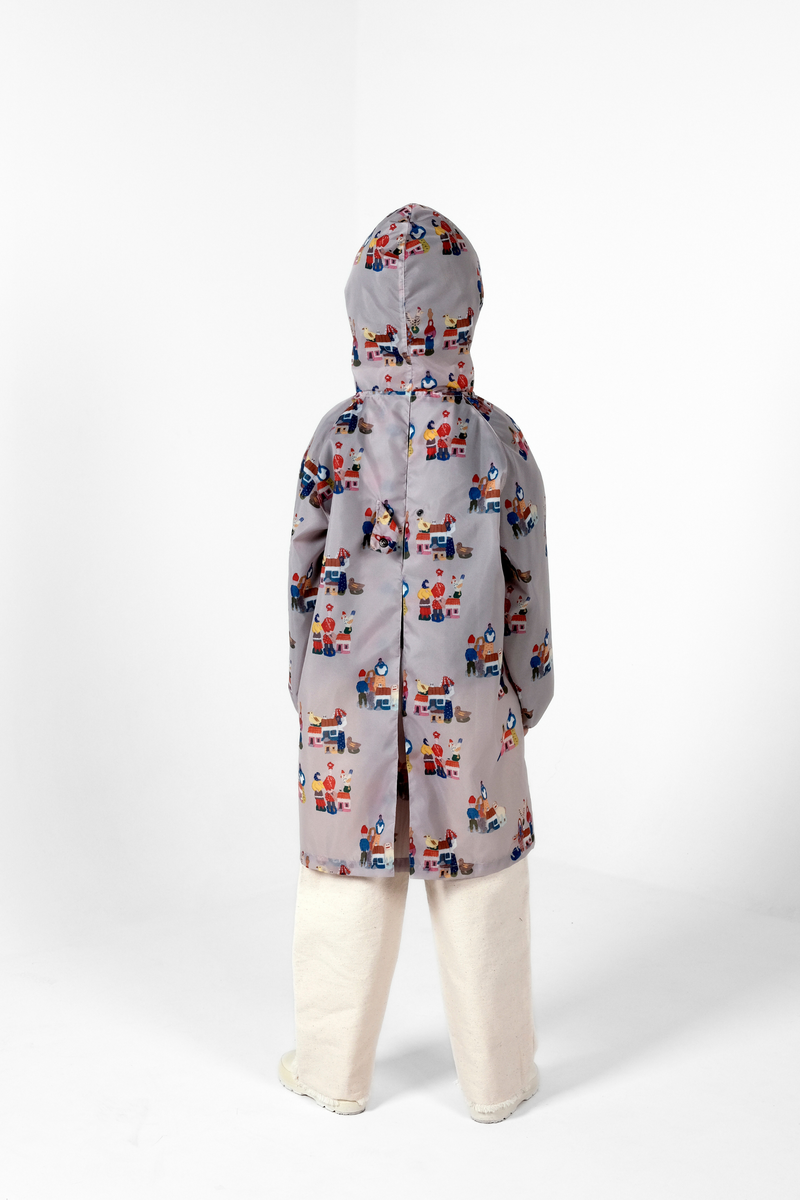 Núria Fado | Long sleeved rainproof outerjacket