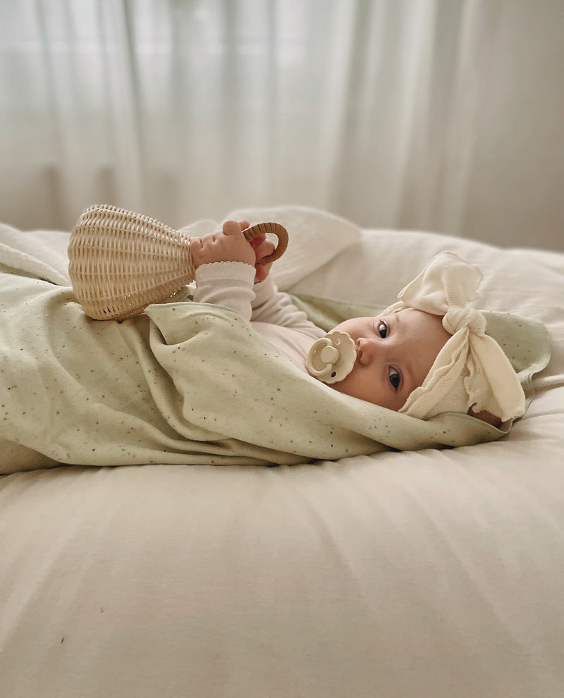 XL organic cotton blanket with recycled flecks (Aloe)
