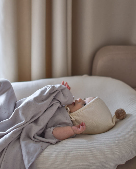 XL organic cotton blanket with recycled flecks (Cloud)